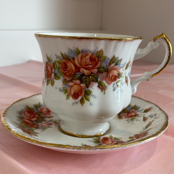 EUC Vtg Paragon Bone China Teacup and Saucer in Pattern “Elizabeth Rose” - Picture 2 of 11